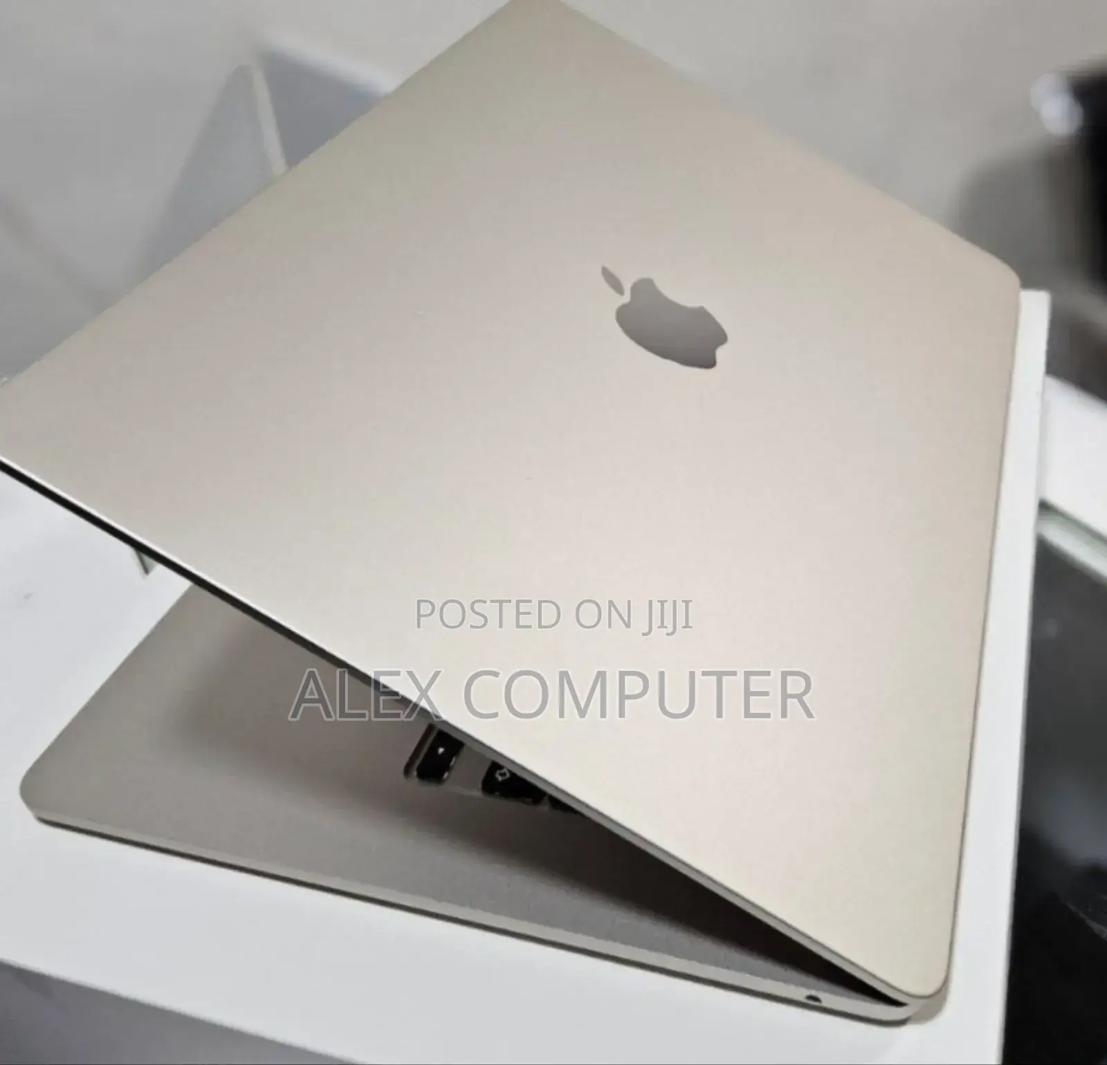 New Laptop Apple MacBook Air 2023 M2 8GB Apple M2 SSD 256GB