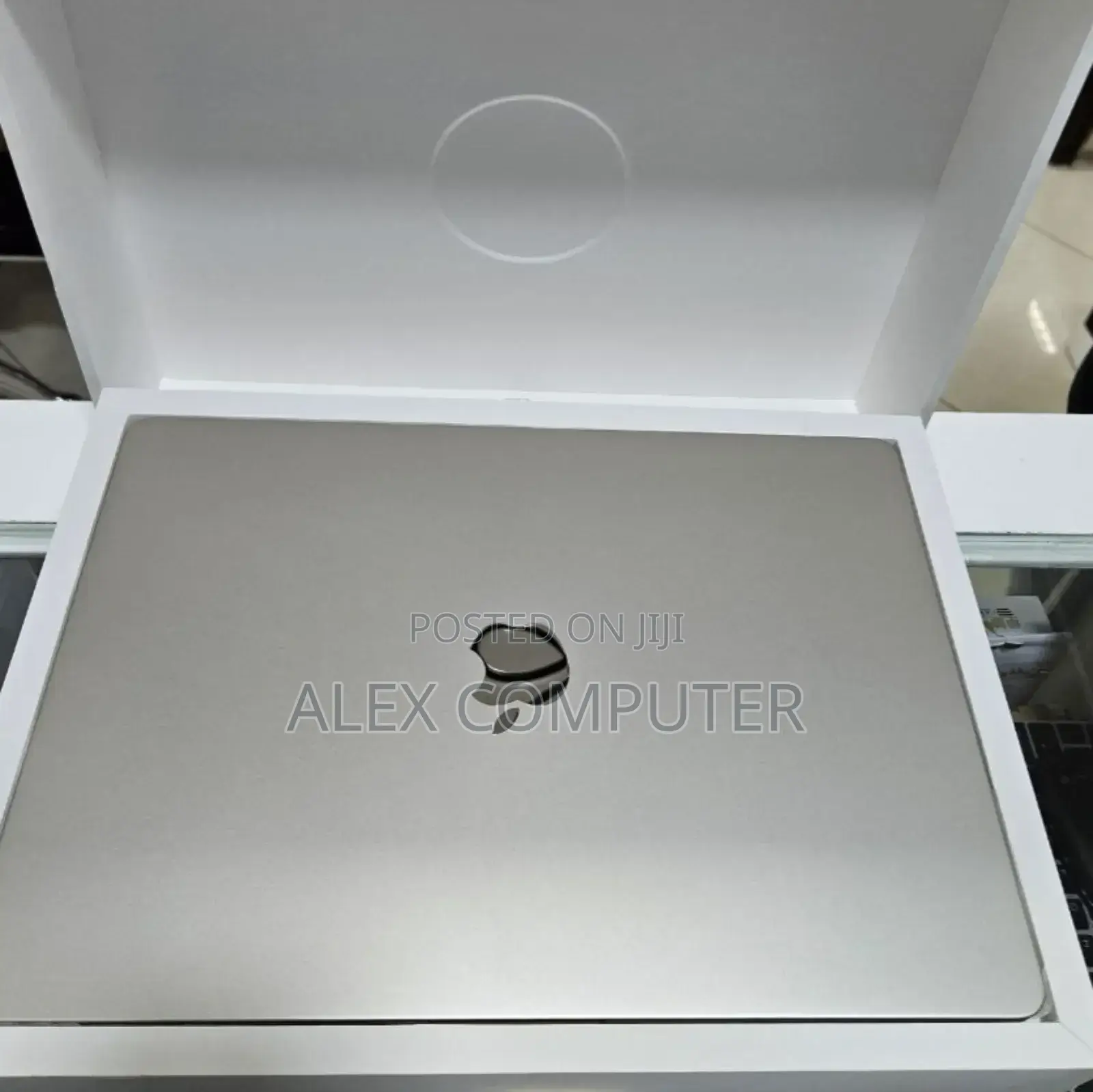 New Laptop Apple MacBook Air 2023 M2 8GB Apple M2 SSD 256GB