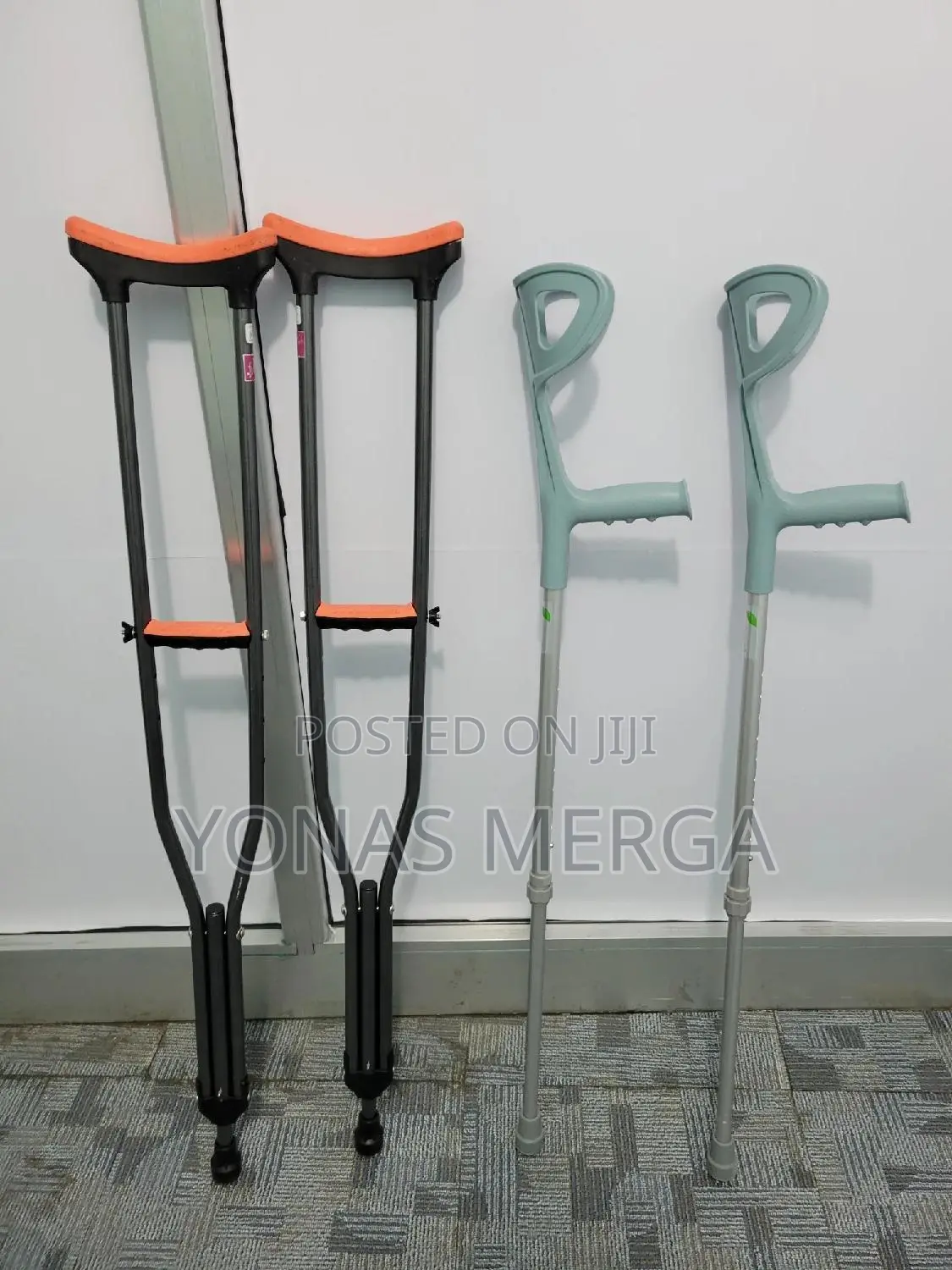 Forearm Crutches፵袱 (X2 Units,Open Cuff)Adult Crutches Padded