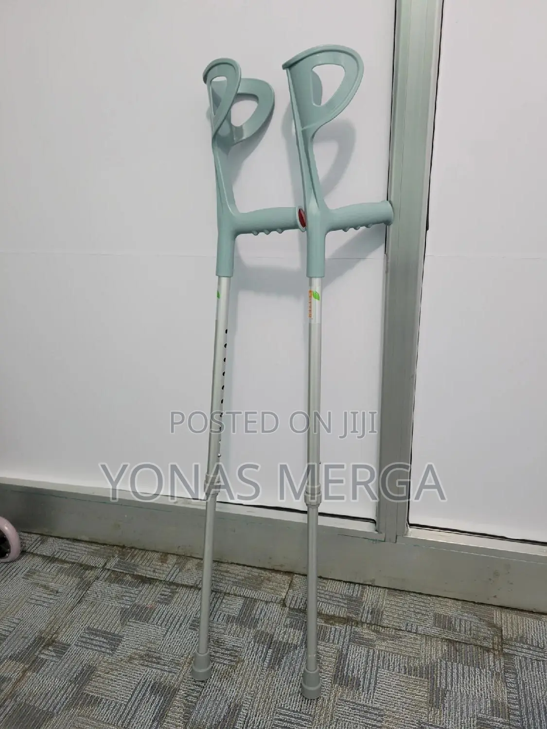 Crutches፬晷easy Push-Button Adjustments Raise or Lower Crutch