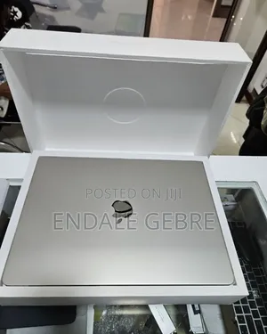 New Laptop Apple MacBook Air 2023 M2 8GB Apple M2 SSD 256GB