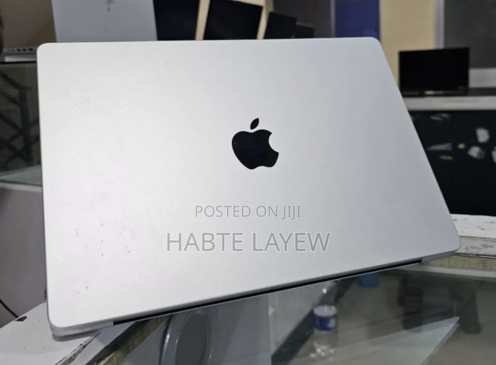 New Laptop Apple MacBook 2017 8GB AMD Ryzen 7 SSD 512GB