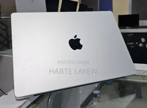 Photo - New Laptop Apple MacBook 2017 8GB AMD Ryzen 7 SSD 512GB