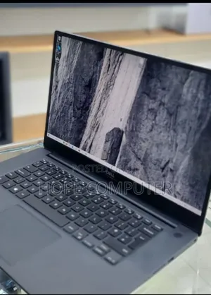 Photo - New Laptop Dell Precision 5540 32GB Intel Core I7 SSD 512GB