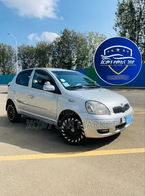 Toyota Vitz 2004 Silver