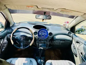 Toyota Vitz 2004 Silver