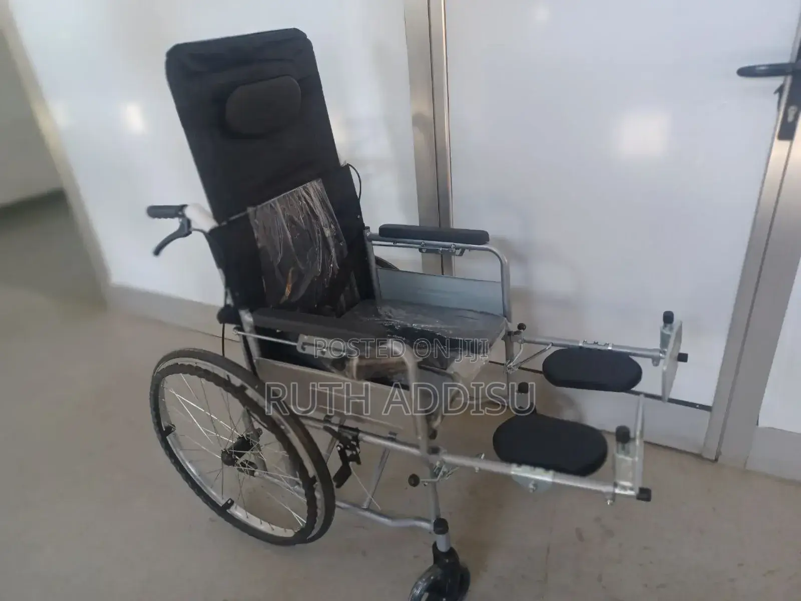 45° የሚተኛ ዊልቸር Wheelchair Removable Popo Leg Rest Wheelchair