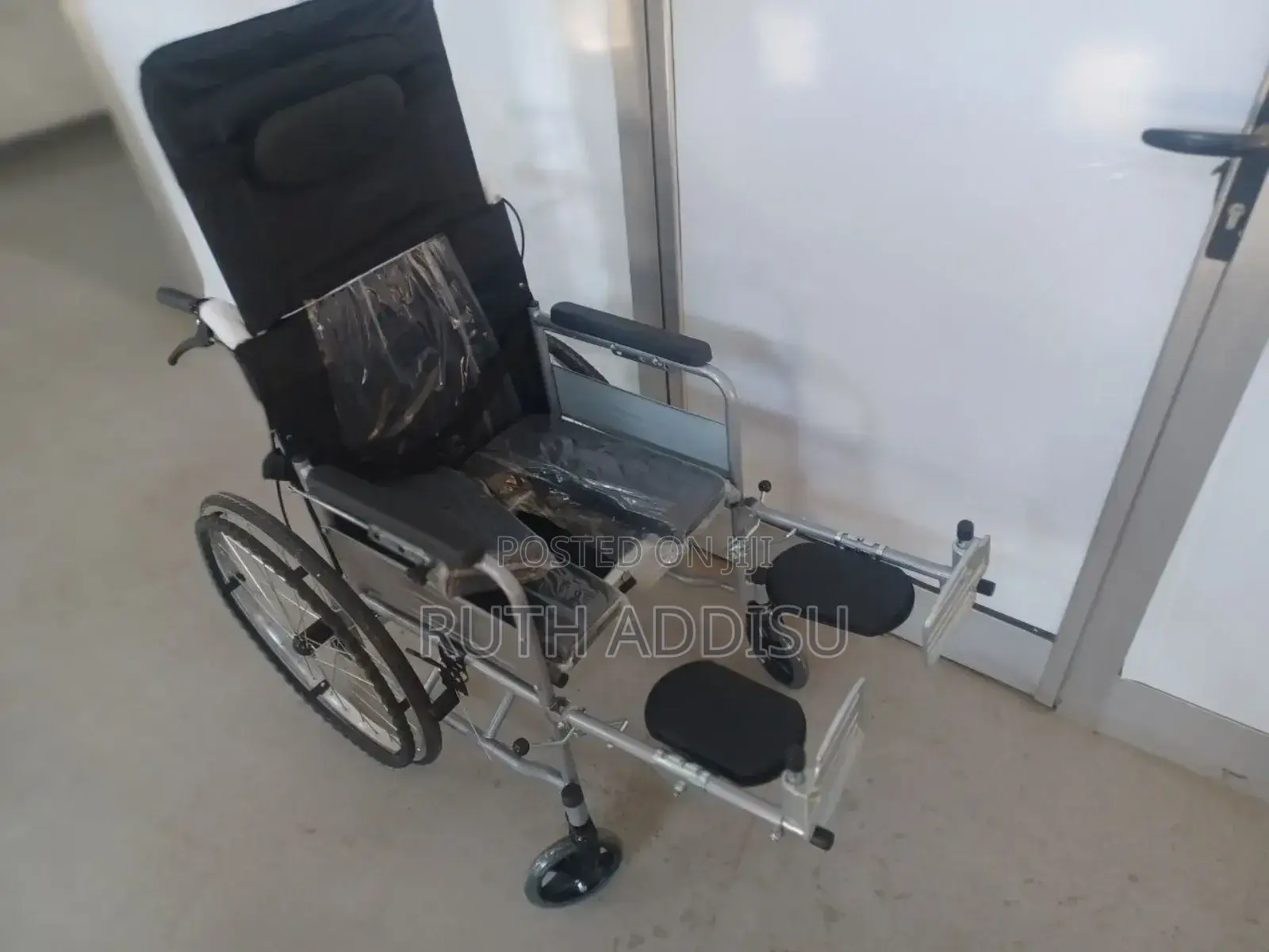 45° የሚተኛ ዊልቸር Wheelchair Removable Popo Leg Rest Wheelchair
