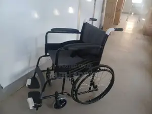 የጨርቅ መቀመጫ ያለው እና ባለ ቀበቶ Wheelchair Yuwell Wheelchair New