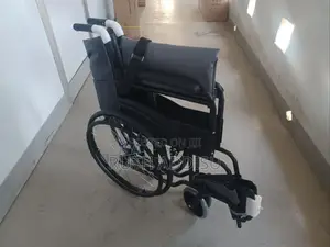 የጨርቅ መቀመጫ ያለው እና ባለ ቀበቶ Wheelchair Yuwell Wheelchair New