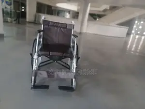 የሚወጣ ፖፖ ያለው ምቹ ዊልቸር New Model 6003m Wheelchair Commode