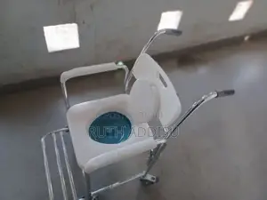ተንቀሳቃሽ ፖፖ ለታካሚዎች ይዘንሎት መጥተናል Commode Wheel Chair Popo New
