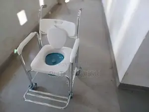 ተንቀሳቃሽ ፖፖ ለታካሚዎች ይዘንሎት መጥተናል Commode Wheel Chair Popo New
