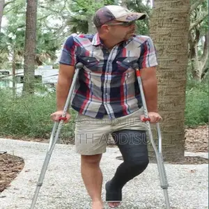 Axillary Bilateral Crutches የብብት ክራንች አዲስ የታሸገ ክራንች Pair New