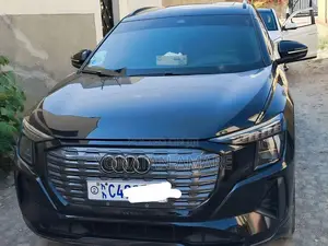 Photo - Audi Q5 2024 Black