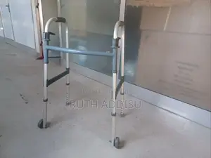 ወከር የህክምና ለመራመድ የሚጠቅም Physiotherapy Medical Walker ያገለገለ