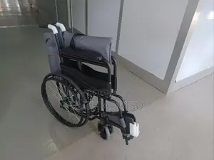 የሚታጠፍ የጨርቅ ዊልቸር Wheelchair Belted Medical Wheelchair Safe