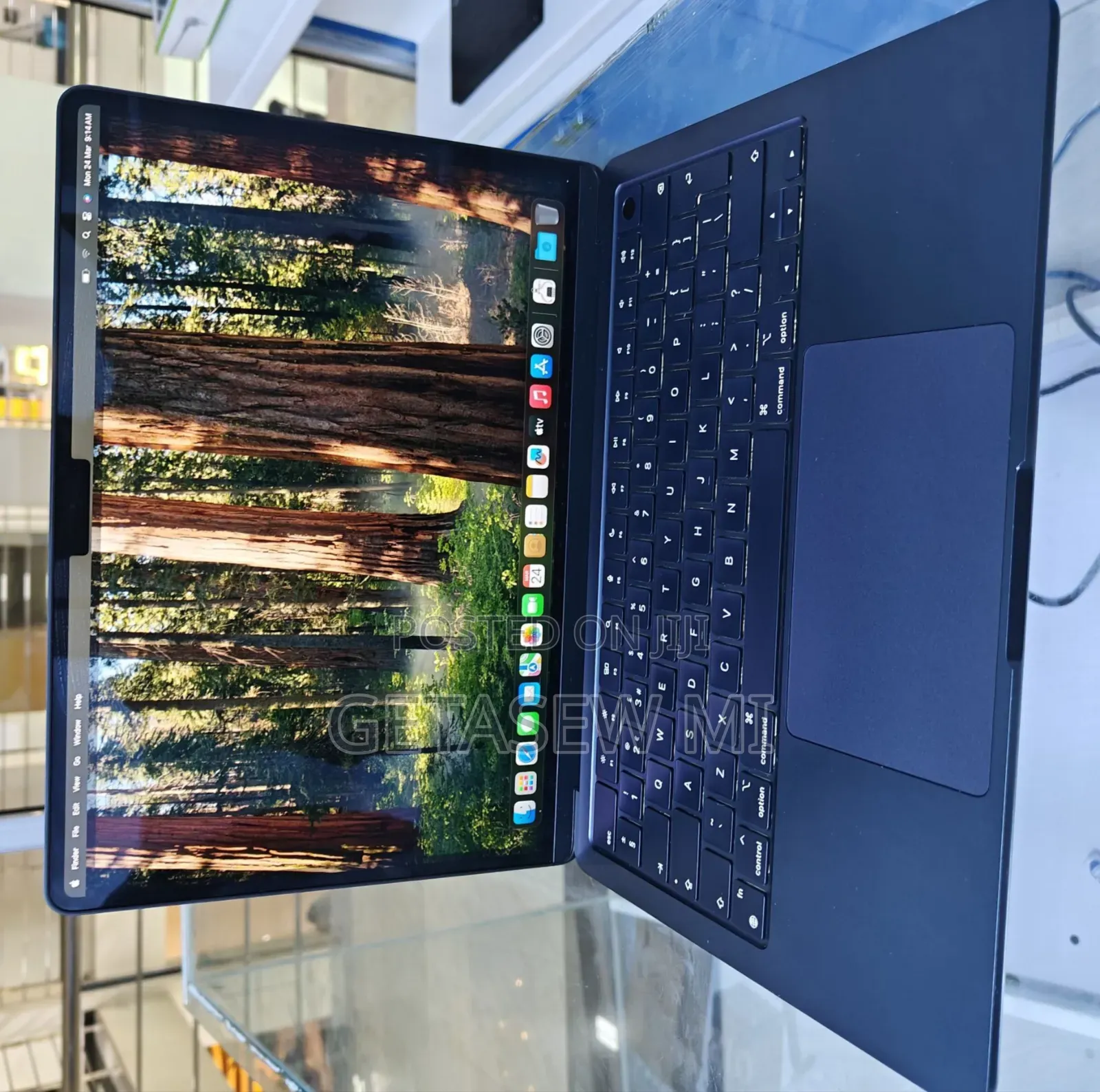 New Laptop Apple MacBook Air 2024 M3 13-Inch 8GB Apple M3 SSD 256GB