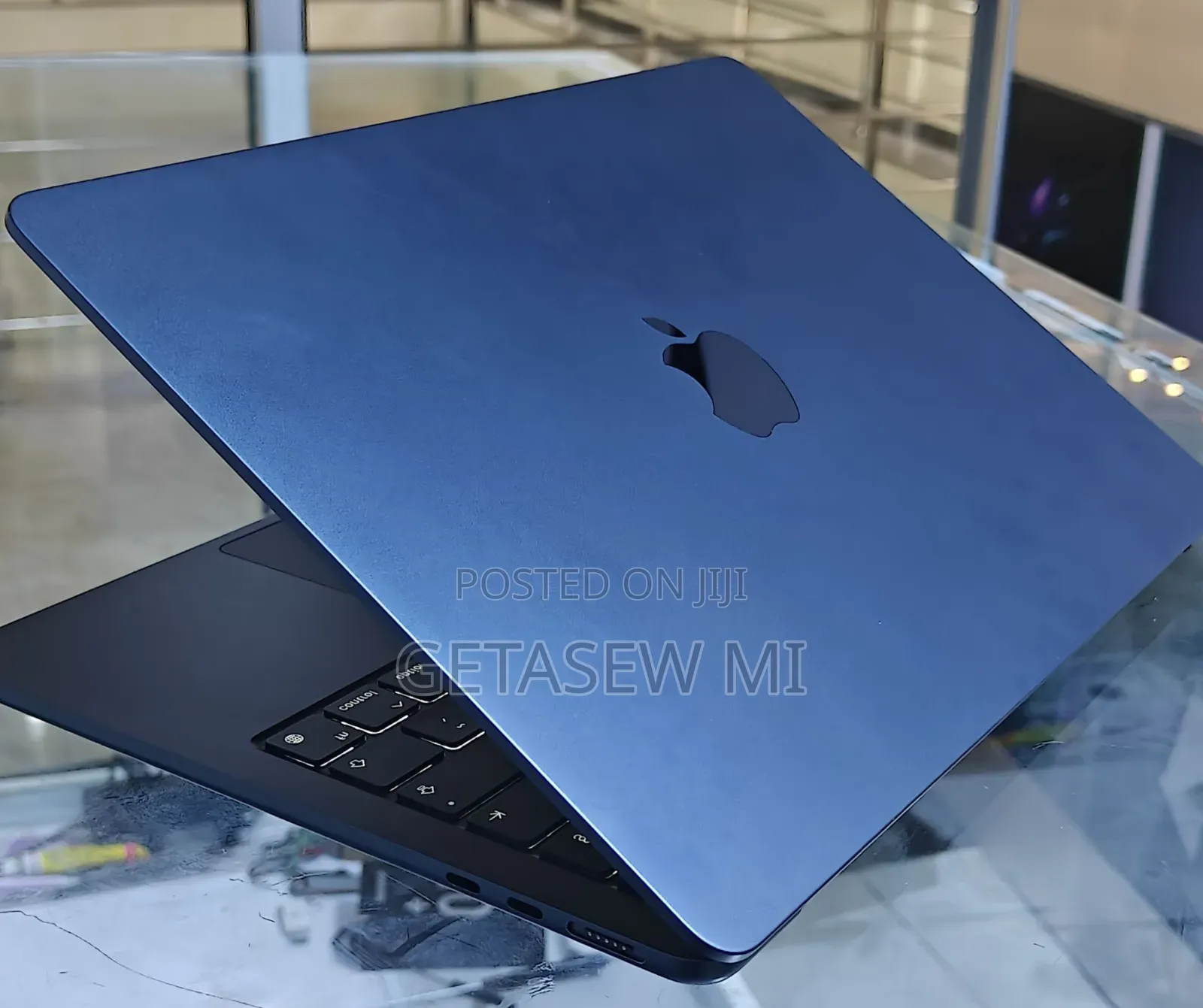 New Laptop Apple MacBook Air 2024 M3 13-Inch 8GB Apple M3 SSD 256GB