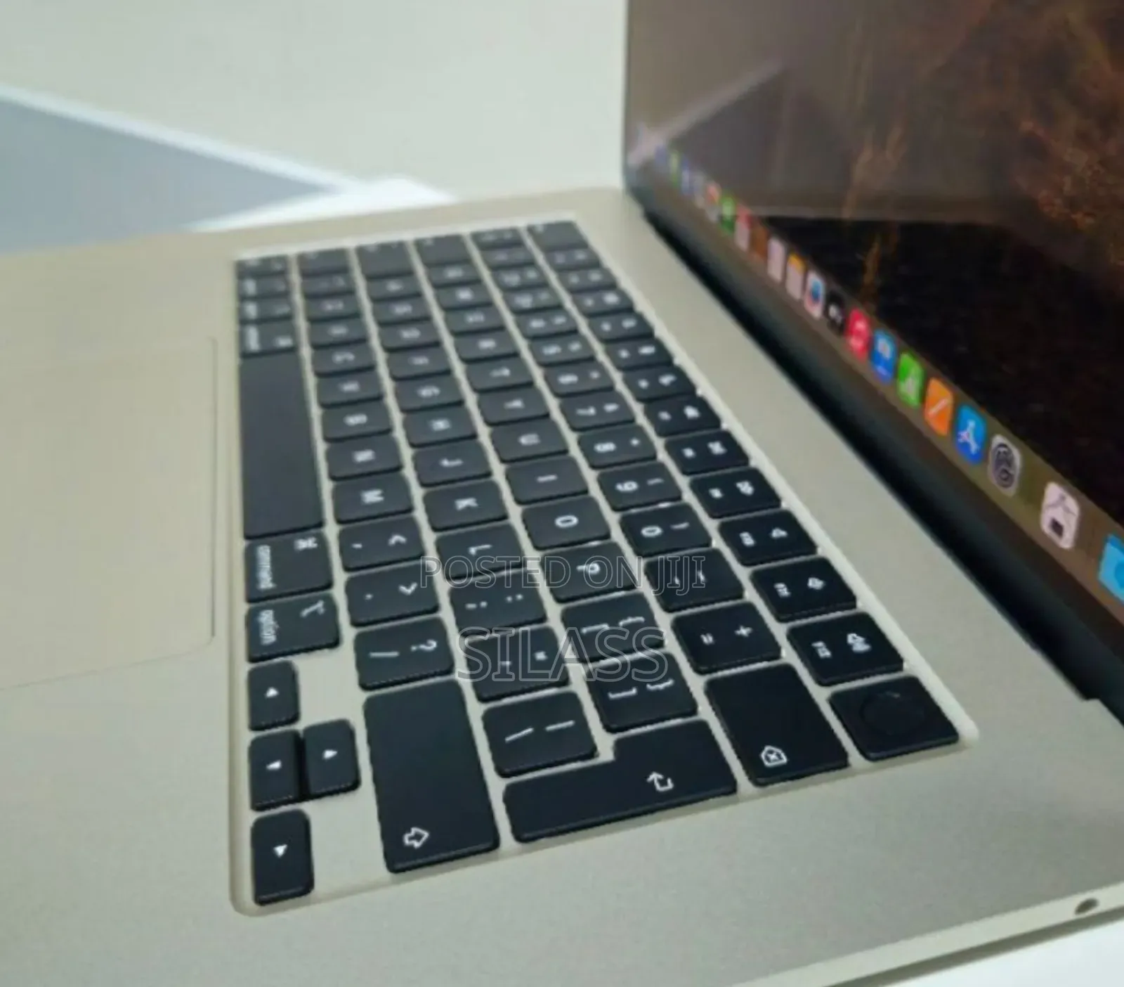 New Laptop Apple MacBook Air 2023 M2 8GB Apple M2 SSD 256GB