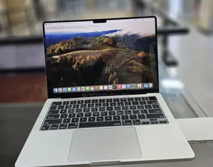 New Laptop Apple MacBook Pro 8GB Apple M3 SSD 512GB