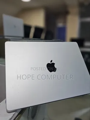 New Laptop Apple MacBook Pro 8GB Apple M3 SSD 512GB