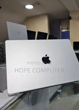 New Laptop Apple MacBook Pro 8GB Apple M3 SSD 512GB