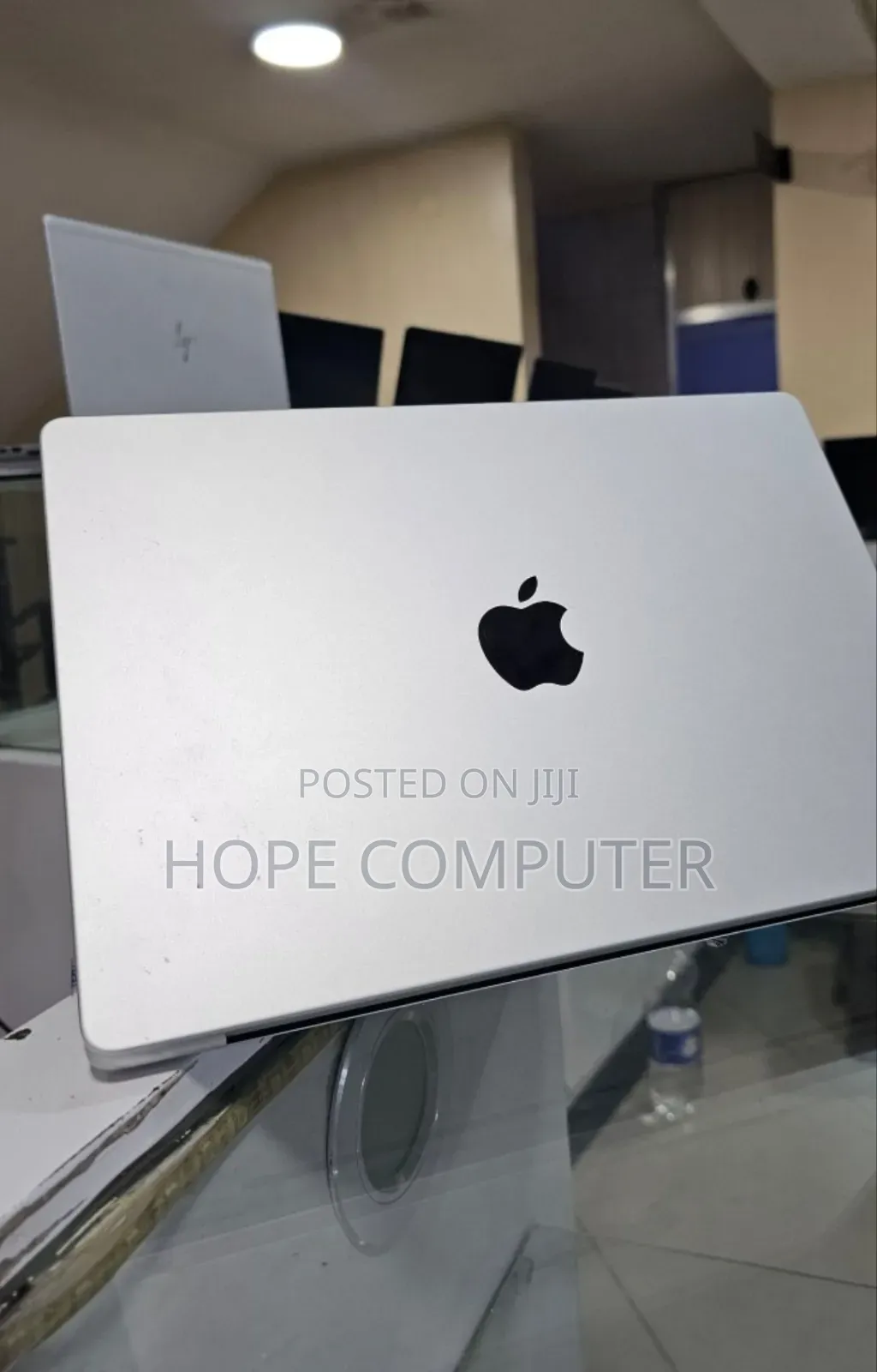 New Laptop Apple MacBook Pro 8GB Apple M3 SSD 512GB