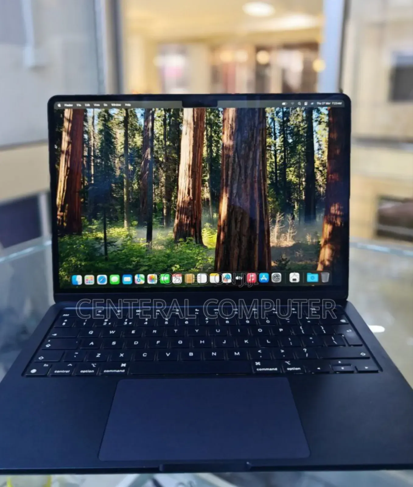 New Laptop Apple MacBook Air 2023 M2 8GB Apple M3 SSD 256GB