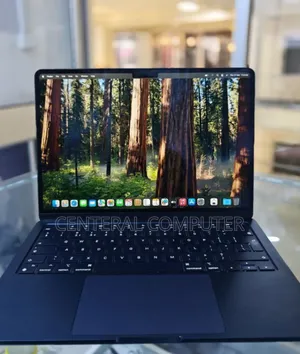 Photo - New Laptop Apple MacBook Air 2023 M2 8GB Apple M3 SSD 256GB