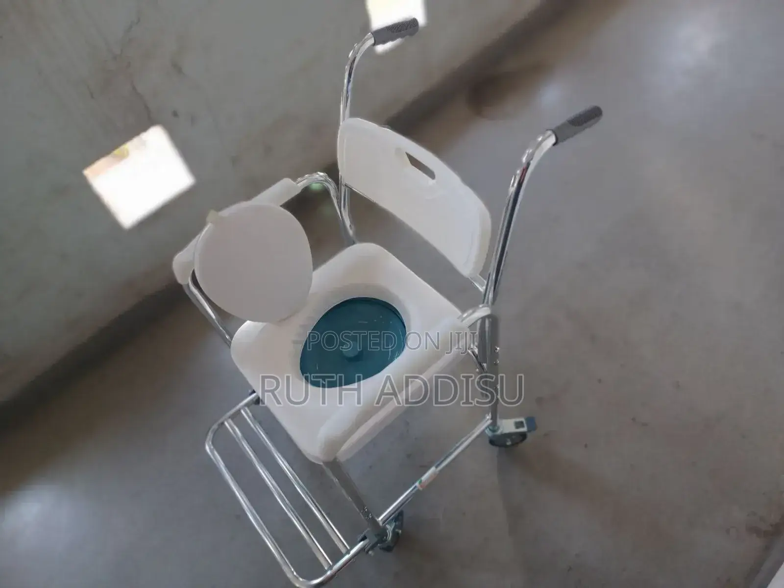 Commode Chair4commode Chair6ጎማ ያለው Commode Chair3 Poty Chair
