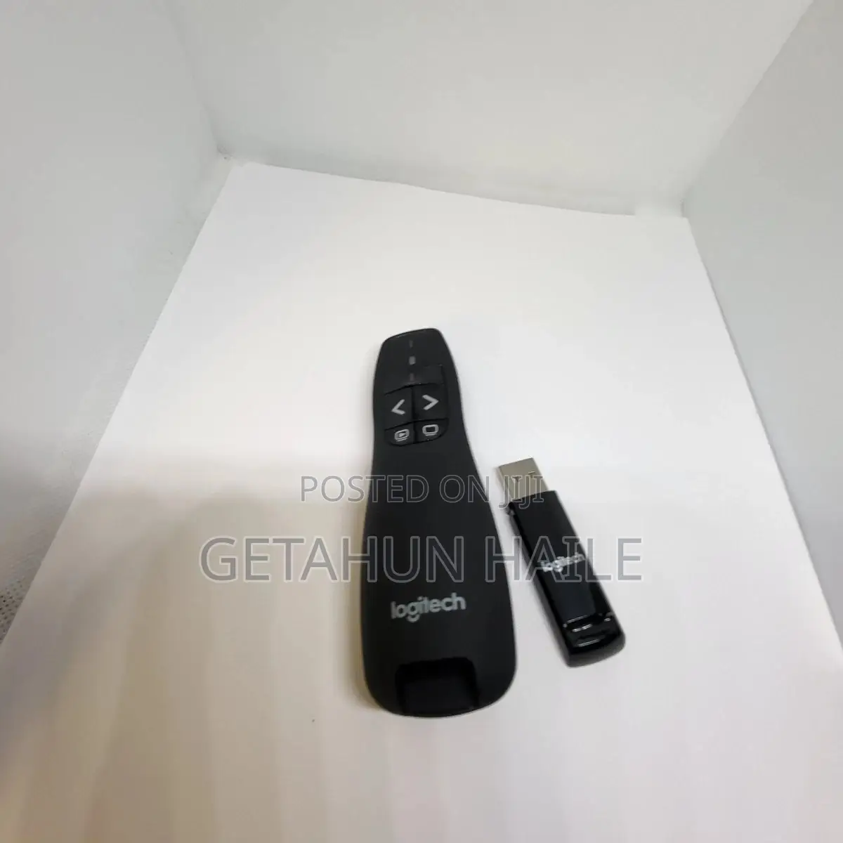 Logitech R400 Remote Wireless Presenter Laser Pointer