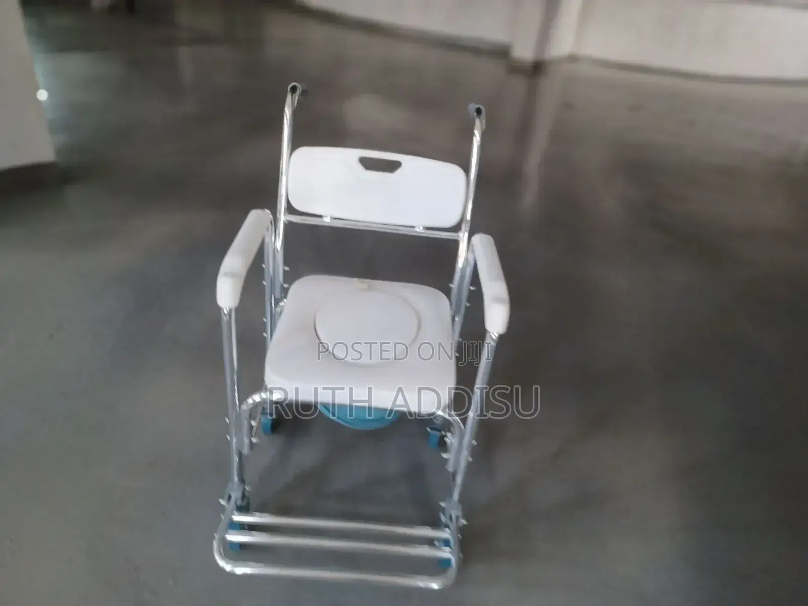 ኮሞድ ባለ ፖፖ ዊልቸር Commode Four Wheel Chair32commode Chair New