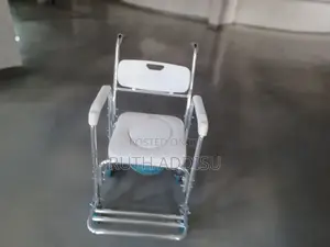 ኮሞድ ባለ ፖፖ ዊልቸር Commode Four Wheel Chair32commode Chair New
