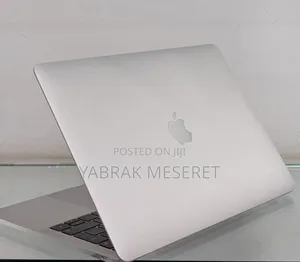 New Laptop Apple MacBook Pro 2017 8GB Intel Core I7 SSD 256GB