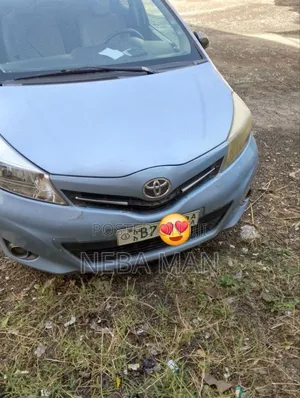 Photo - Toyota Yaris 2011 Blue