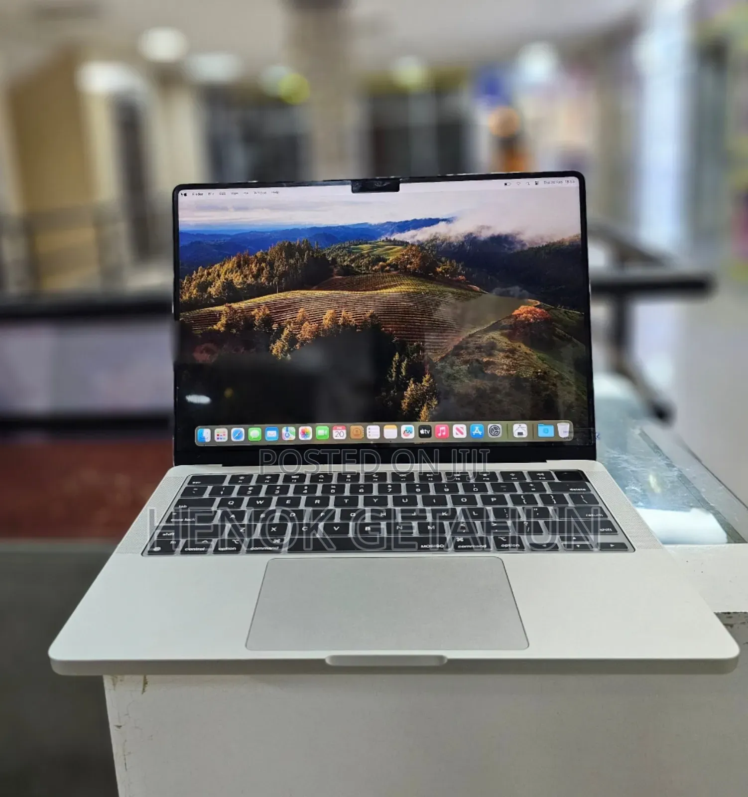 New Laptop Apple MacBook Pro 2023 M3 14-Inch 8GB Apple M3 SSD 512GB