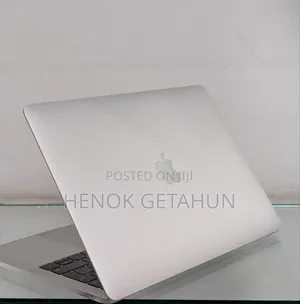 New Laptop Apple MacBook Pro 2017 8GB Intel Core I5 SSD 256GB