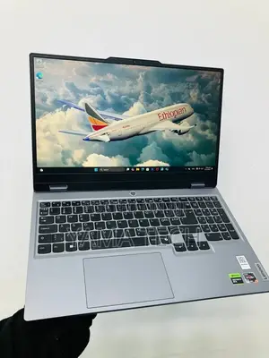 New Laptop Lenovo LOQ 15IRH8 24GB AMD Ryzen 7 SSD 512GB