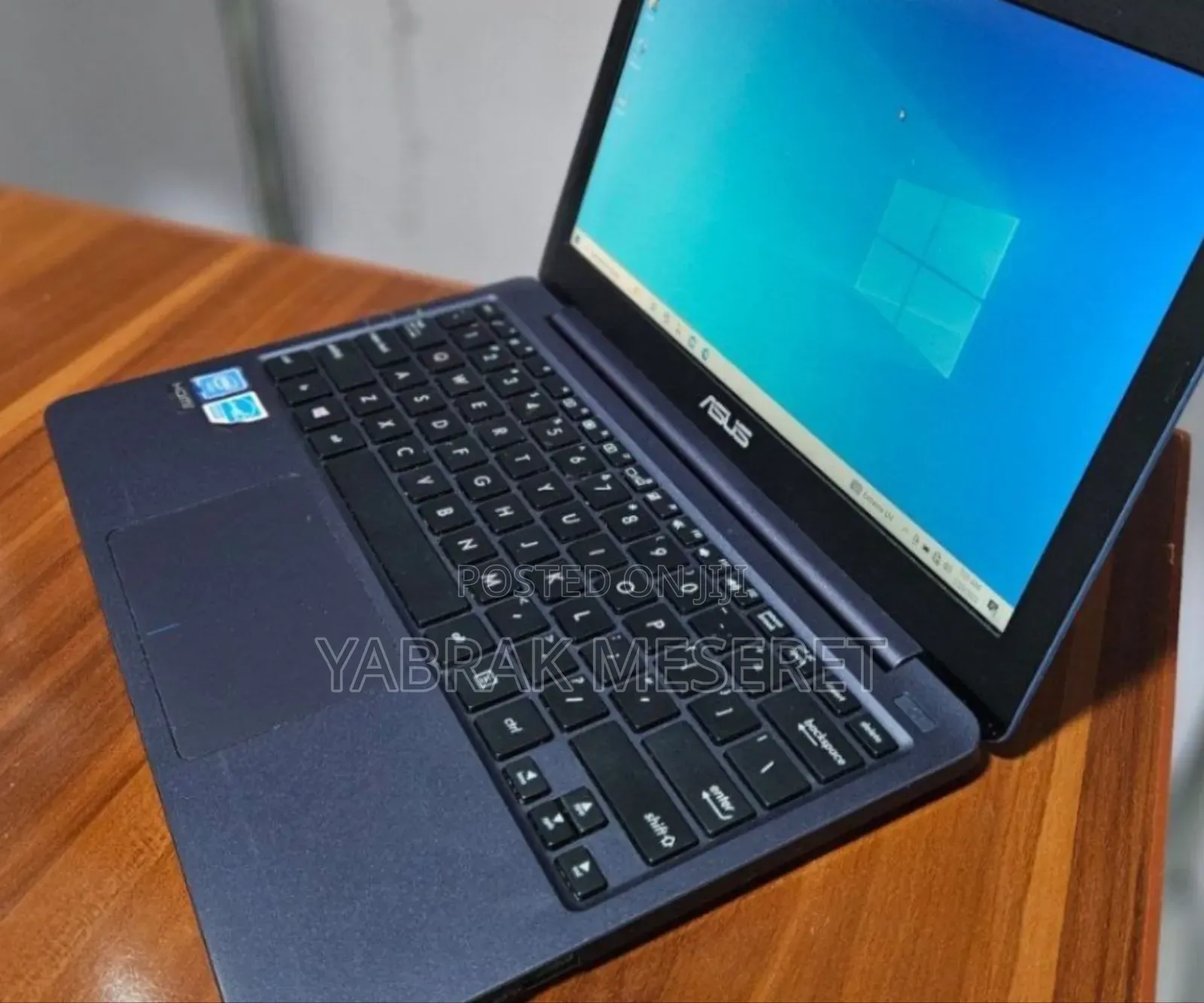 New Laptop Asus VivoBook E12 E203NA 4GB Intel Xeon SSD 32GB