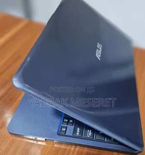 New Laptop Asus VivoBook E12 E203NA 4GB Intel Xeon SSD 32GB