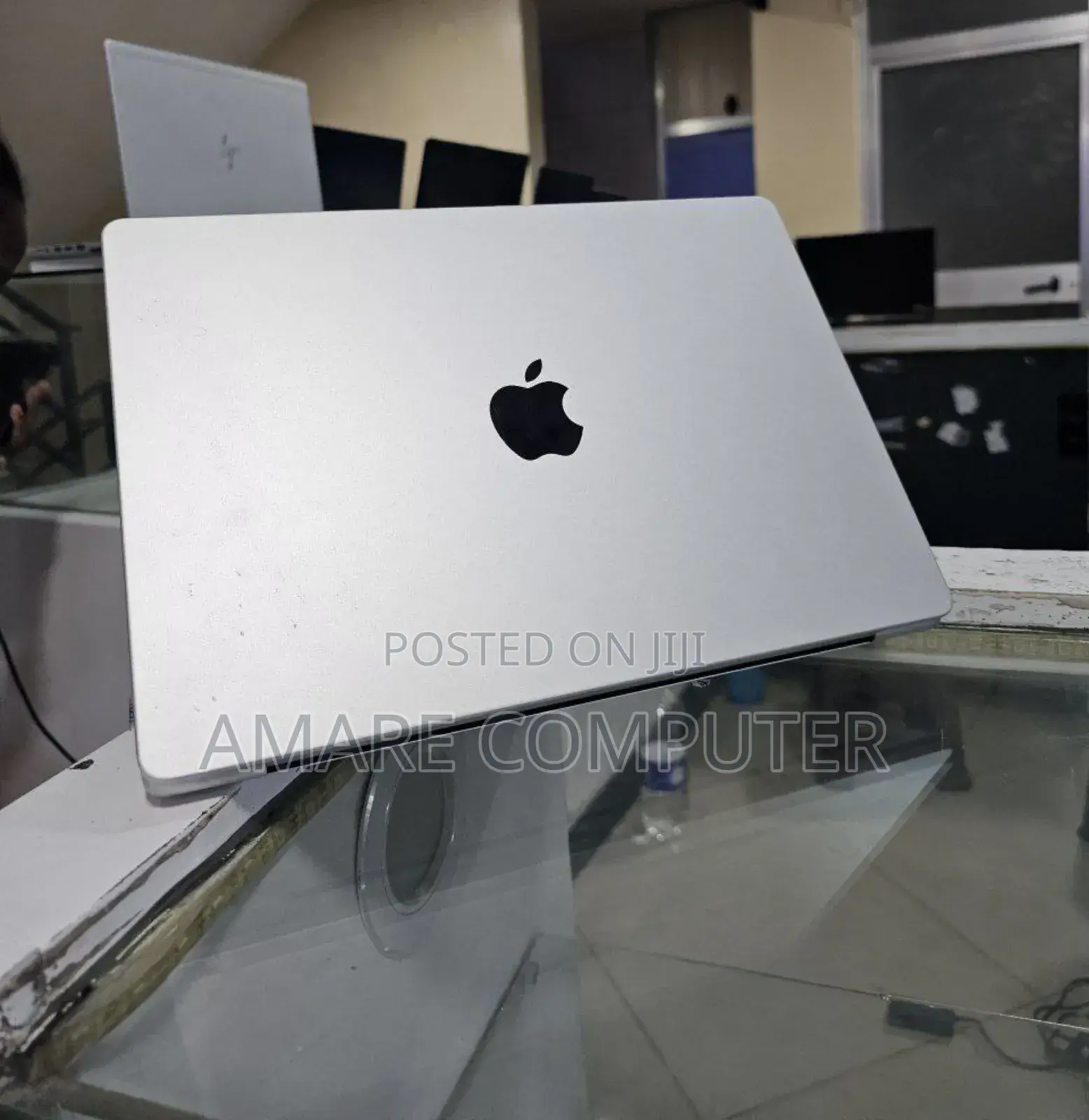 New Laptop Apple MacBook Pro 8GB Apple M3 SSD 512GB