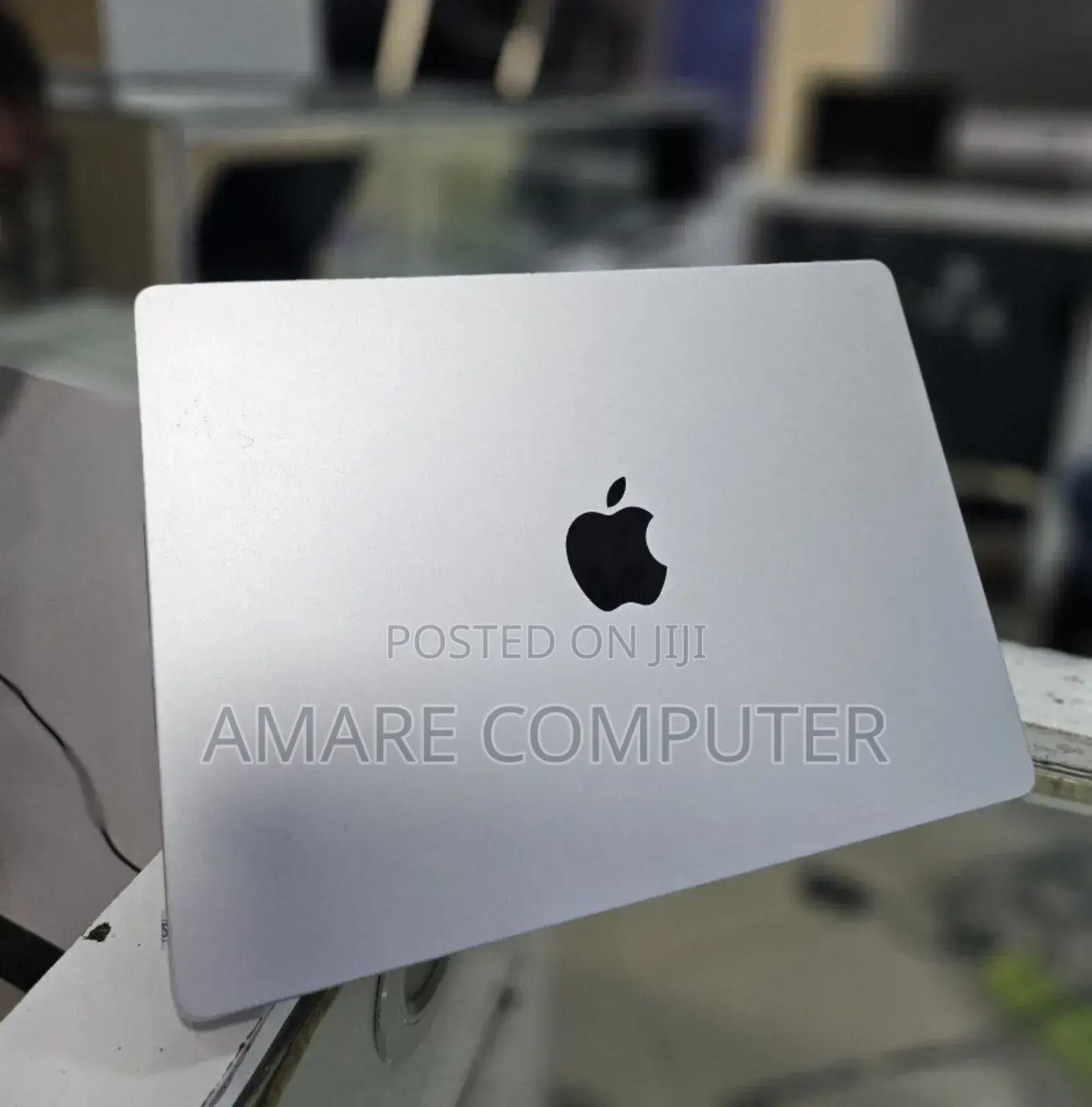 New Laptop Apple MacBook Pro 8GB Apple M3 SSD 512GB