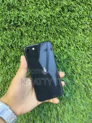 Photo - Apple iPhone SE (2020) 128 GB Black