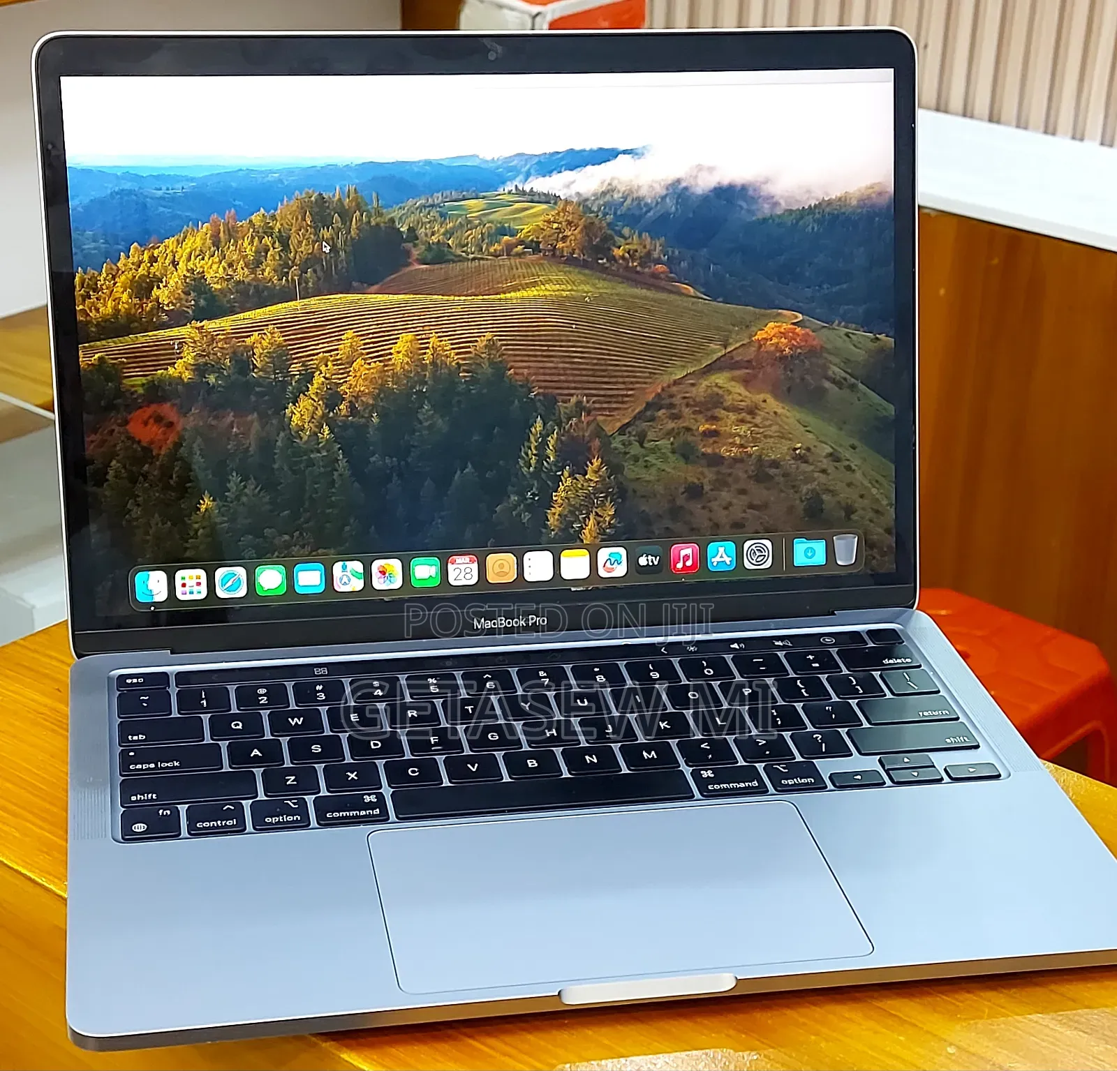New Laptop Apple MacBook Pro 2022 M2 8GB Apple M2 SSD 256GB