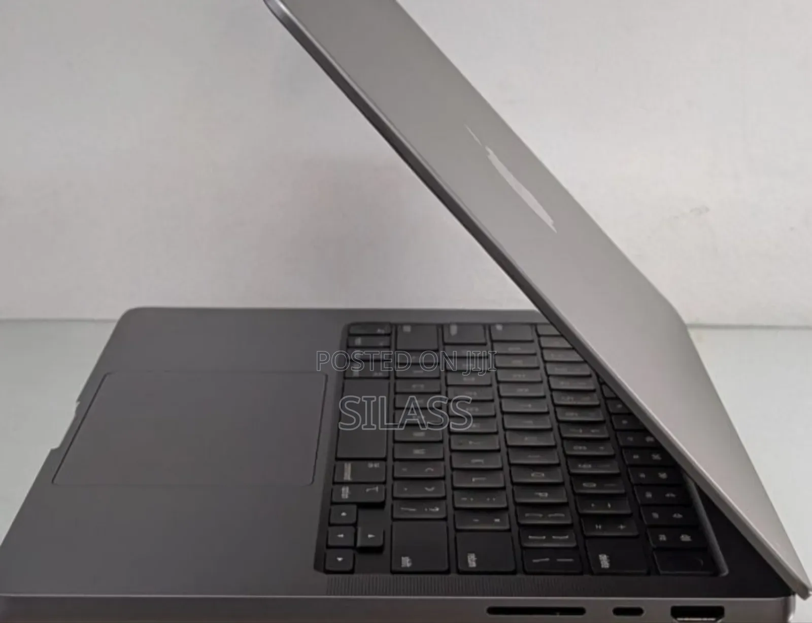 New Laptop Apple MacBook Pro M1 16GB Apple M1 Pro SSD 512GB