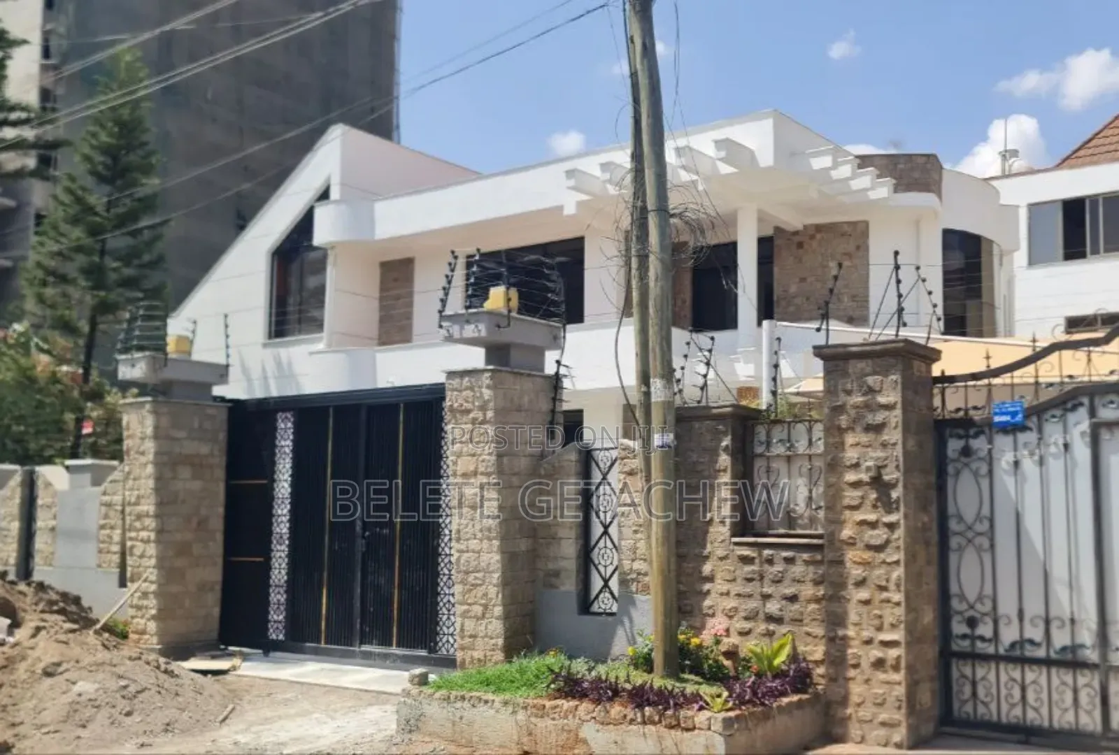 8bdrm House in Ayat Zone, G+1, Bole for sale