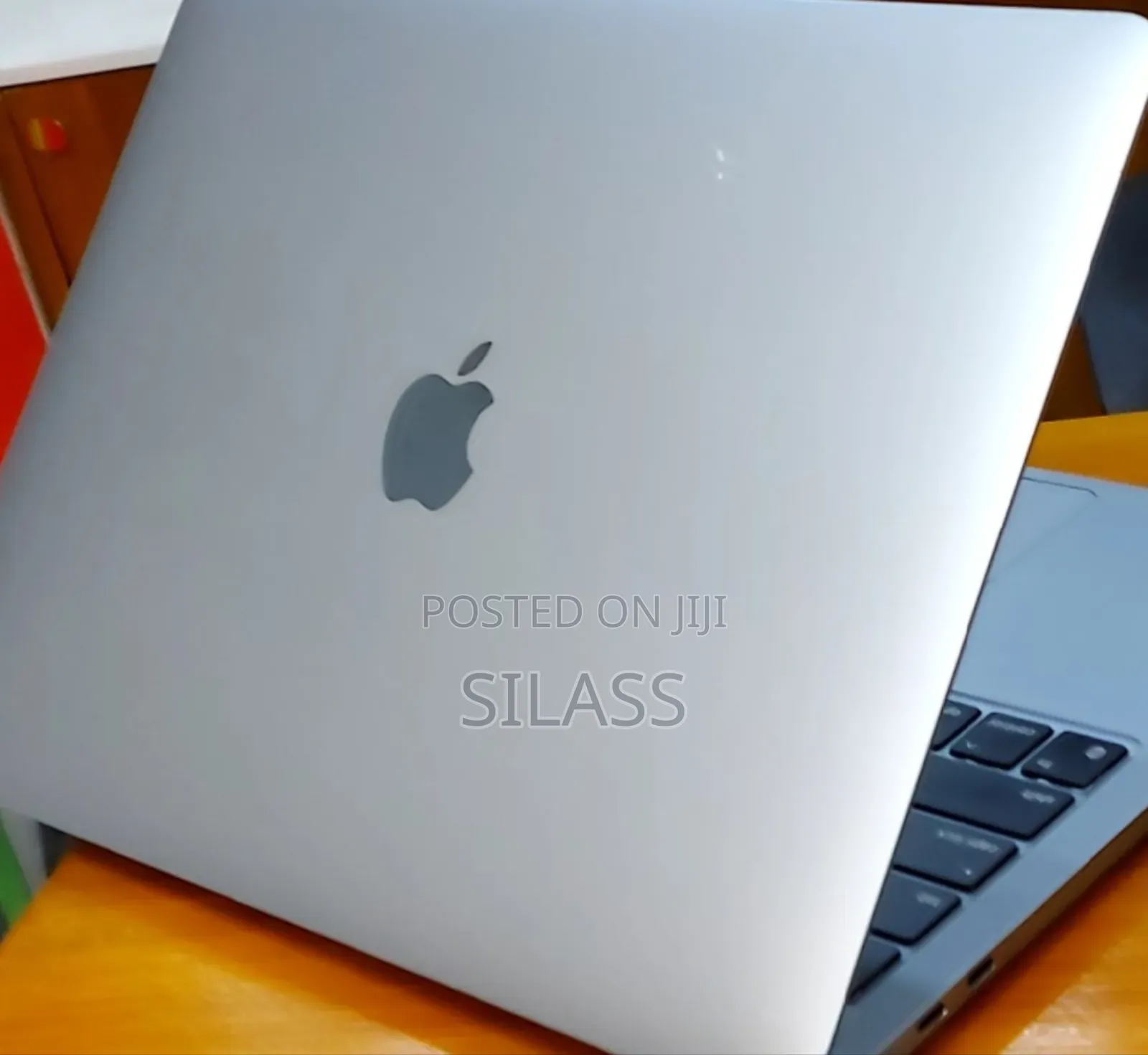 New Laptop Apple MacBook Pro 2023 M2 8GB Apple M2 SSD 256GB