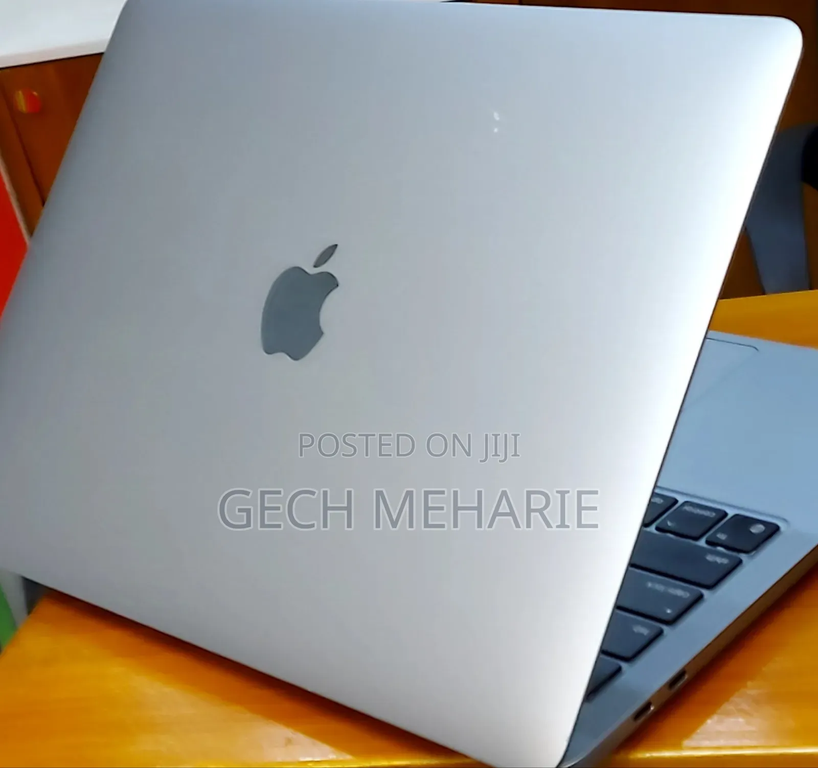 New Laptop Apple MacBook Pro 2022 M2 8GB Apple M2 SSD 256GB