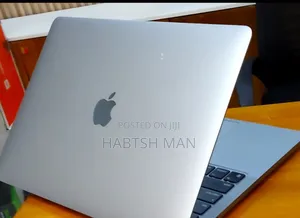 New Laptop Apple MacBook Pro 2022 M2 8GB Apple M2 SSD 256GB